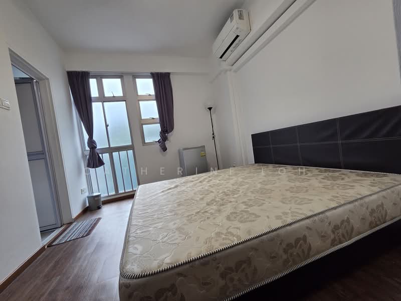 Ava Towers, 10 Ava Road, Room Rental, 200 sqft, Apartment For Rent, by Catherine Loh, 60120949 - Master Bedroom - PropertyGuru.com.sg