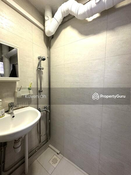 Bathroom at level 1