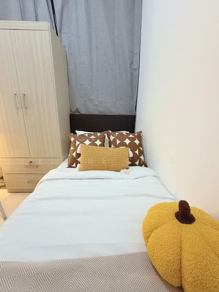 Less than 5 mins to SIM, Ngee Ann,15 mins to NUS , King Albert MRT at your door step, Bukit Timah Road, Room Rental, 100 sqft, Condominium For Rent, by Elaine Chng, 60121402 - Bedroom - PropertyGuru.com.sg