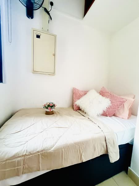 Less than 5 mins to SIM, Ngee Ann,15 mins to NUS , King Albert MRT at your door step, Bukit Timah Road, Room Rental, 100 sqft, Condominium For Rent, by Elaine Chng, 60121402 - Bedroom - PropertyGuru.com.sg