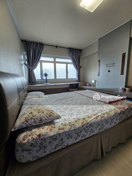 Queen bed 
