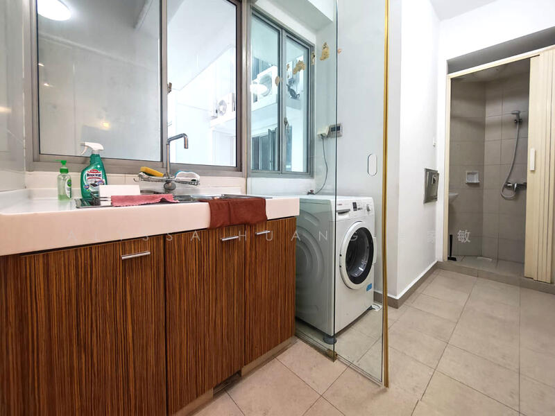 The Lakeshore, 31 Jurong West Street 41, Room Rental, 100 sqft, Condominium For Rent, by Alyssa Huang 黄家敏, 60121519 - Bathroom - PropertyGuru.com.sg