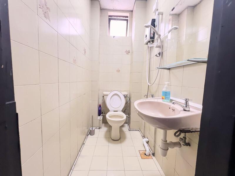 Beach Road, ❤️Fully Furnished Walkup 2 Bedrooms at Beach Road Shophouse for Rent❤️, 3 Bedrooms, 500 sqft, Shophouse For Rent, by Freddy Choo, 60122108 - Bathroom - PropertyGuru.com.sg