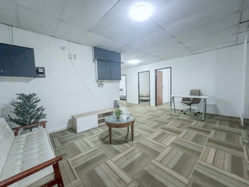 Beach Road, ❤️Fully Furnished Walkup 2 Bedrooms at Beach Road Shophouse for Rent❤️, 3 Bedrooms, 500 sqft, Shophouse For Rent, by Freddy Choo, 60122108 - Living Room - PropertyGuru.com.sg