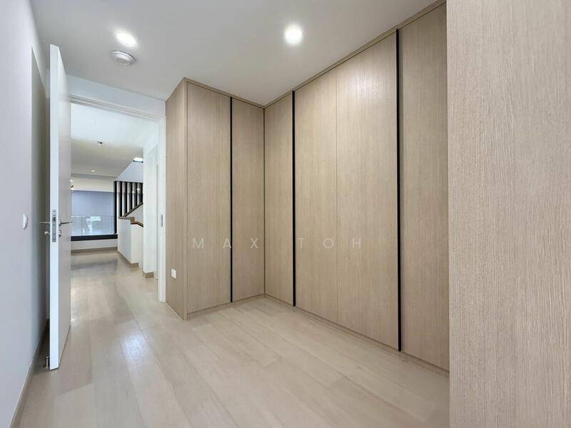 For Sale - ⭐️⭐️LANDED7772 @ D19 ALMOST BRAND NEW SEMI-DETACHED
