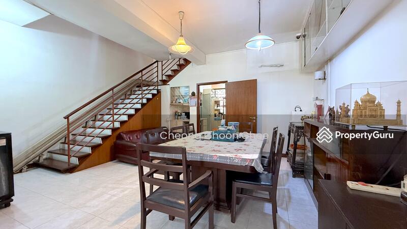 For Sale - Terrace Home in a Picturesque Old Housing District with an "English-town" Charm!