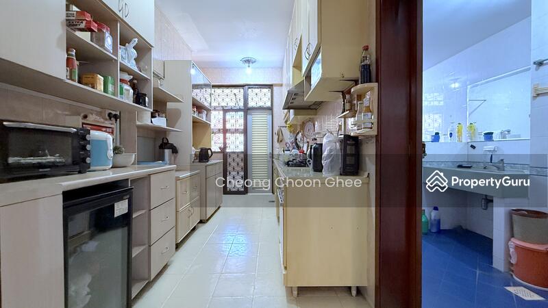 For Sale - Terrace Home in a Picturesque Old Housing District with an "English-town" Charm!