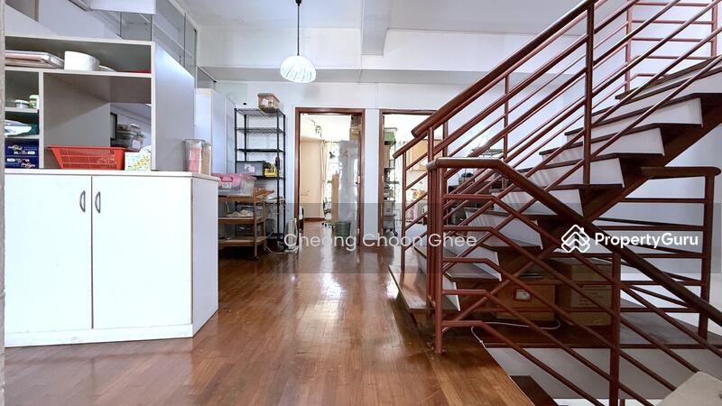 For Sale - Terrace Home in a Picturesque Old Housing District with an "English-town" Charm!
