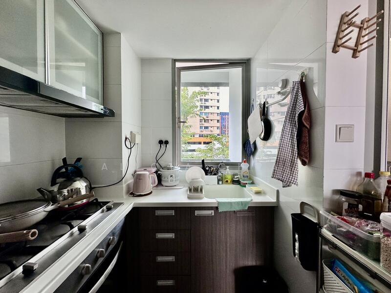 Esta Ruby Condominium For Sale at S$ 2,080,000 | PropertyGuru Singapore - Kitchen