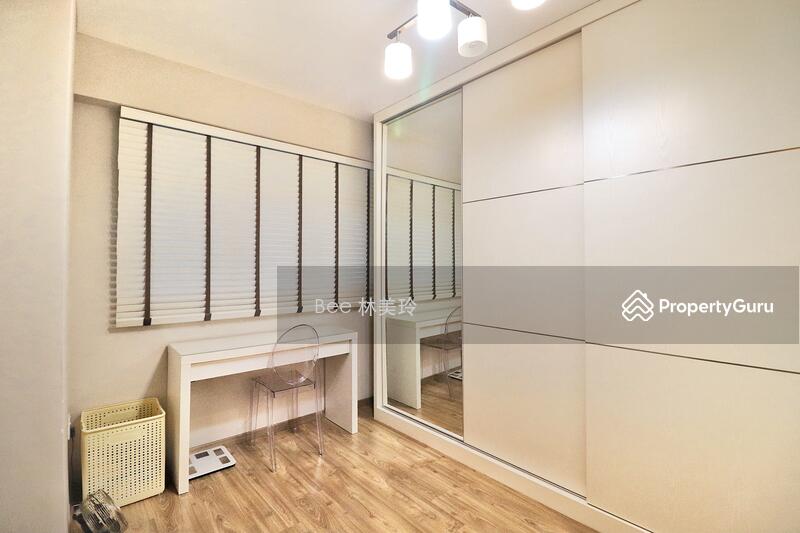 Walk-in wardrobe 