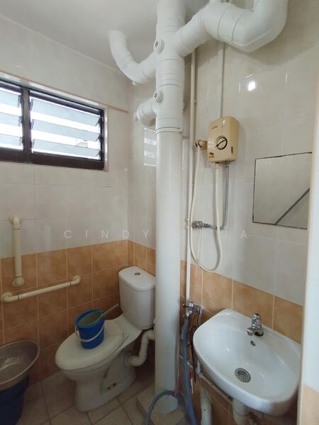 Common bathroom 