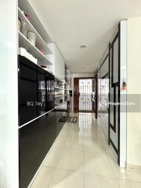 Entrance with built in cabinets