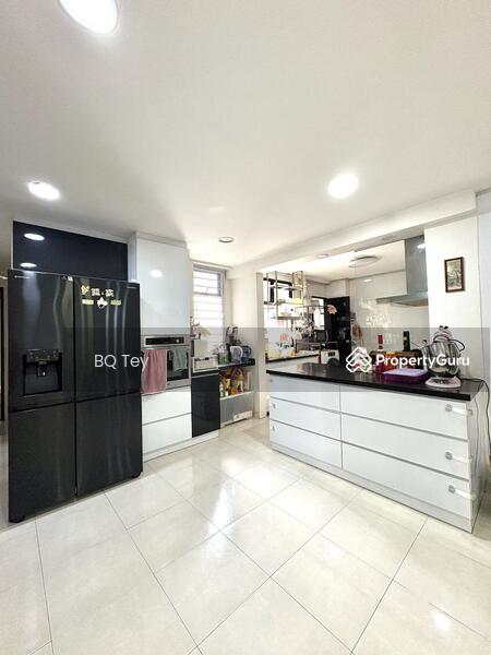Dry Kitchen with Island