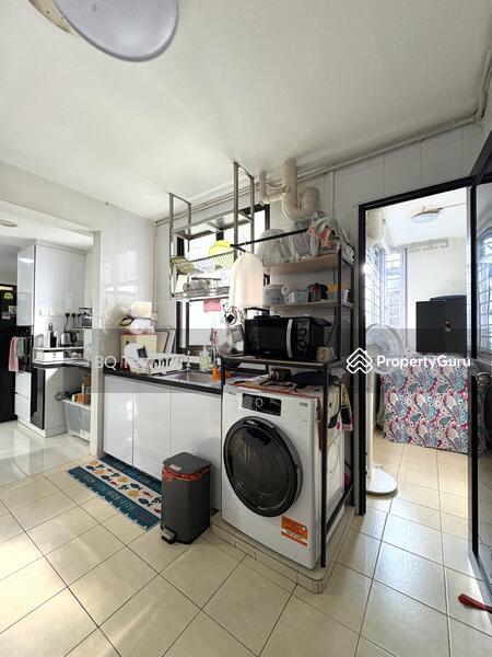 Ventilated wet kitchen with yard