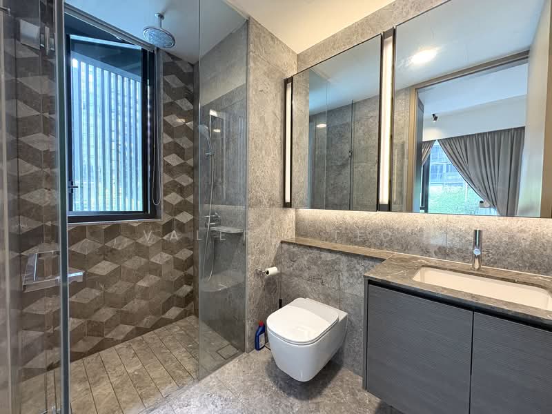 Leedon Green, 32 Leedon Heights, 2 Bedrooms, 700 sqft, Condominium For Sale, by Valerie Teo, 60122859 - Master Bathroom - PropertyGuru.com.sg