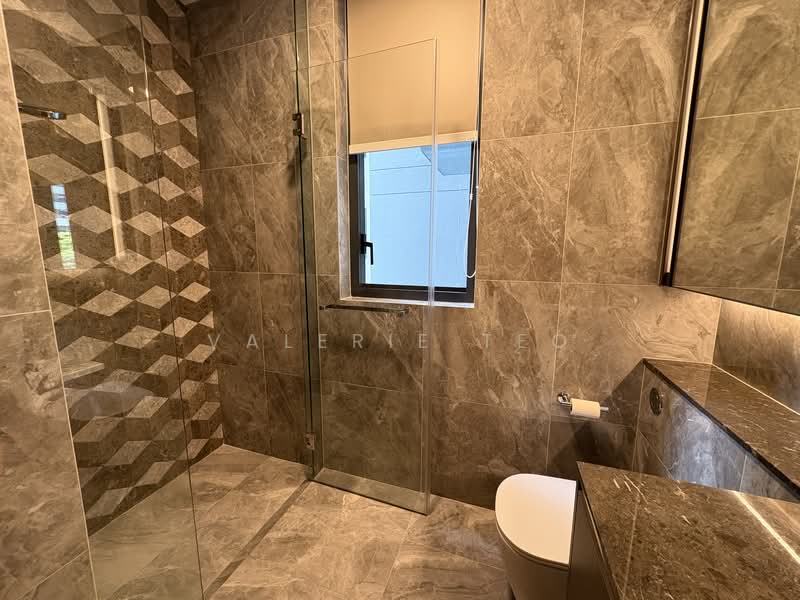 Leedon Green, 32 Leedon Heights, 2 Bedrooms, 700 sqft, Condominium For Sale, by Valerie Teo, 60122859 - Bathroom 2 - PropertyGuru.com.sg