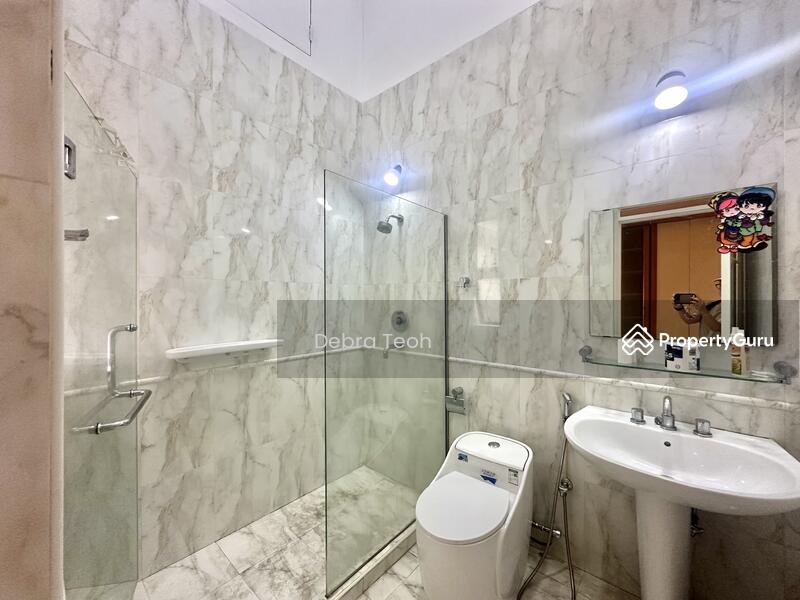 Master bath 