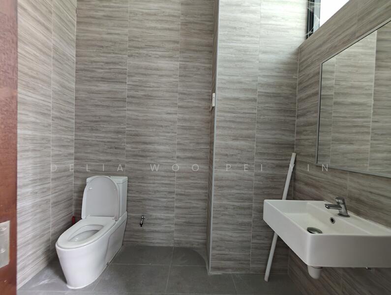 Interlocal Centre, 100G Pasir Panjang Road, Buona Vista / West Coast / Clementi New Town, 3,072 sqft, Light Industrial (B1) For Rent, by Delia Woo Pei Yin, 60122942 - Bathroom - CommercialGuru.com.sg