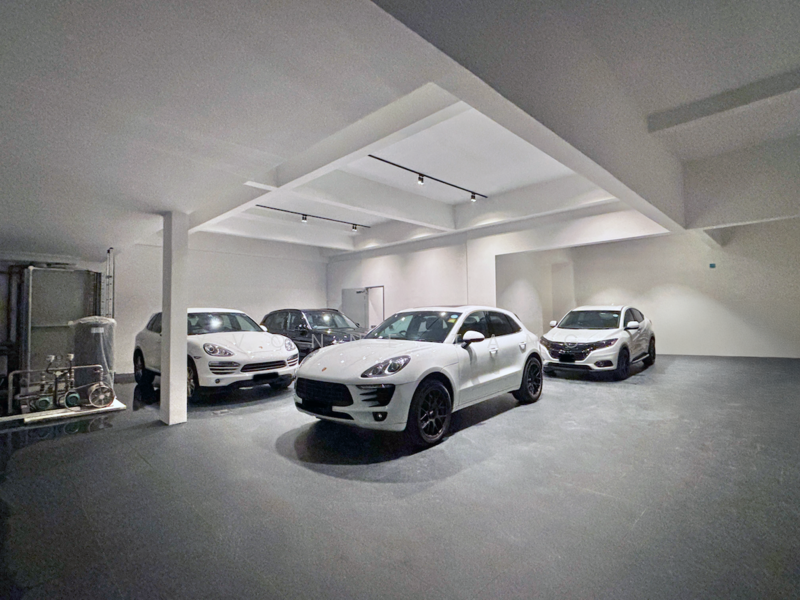 Massive natural basement for 4 - 6 cars