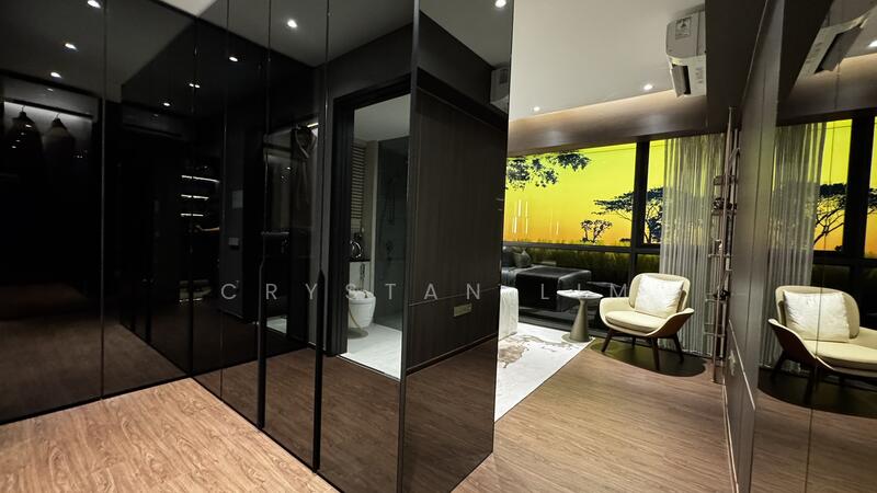 Walk in wardrobe - Master Bedroom