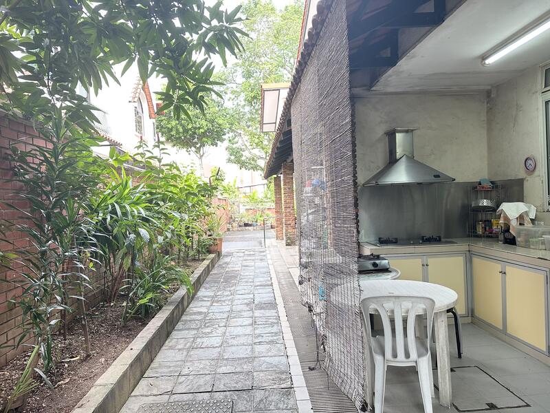 💫 Prestigious D10 Landed | ✨ Lowest Psf | Potential for Rebuild | Within 1km Henry Park, Holland Grove / Moonbeam / Sixth Avenue, 7 Bedrooms, 4,000 sqft, Semi-Detached House For Sale, by Nigel J M, 60123575 - PropertyGuru.com.sg