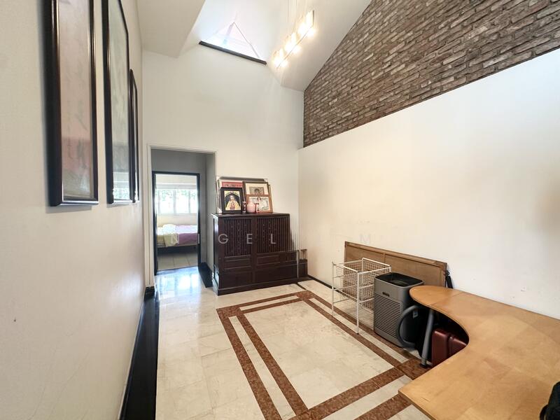 💫 Prestigious D10 Landed | ✨ Lowest Psf | Potential for Rebuild | Within 1km Henry Park, Holland Grove / Moonbeam / Sixth Avenue, 7 Bedrooms, 4,000 sqft, Semi-Detached House For Sale, by Nigel J M, 60123575 - Corridor - PropertyGuru.com.sg