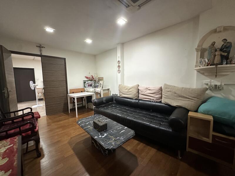 💫 Prestigious D10 Landed | ✨ Lowest Psf | Potential for Rebuild | Within 1km Henry Park, Holland Grove / Moonbeam / Sixth Avenue, 7 Bedrooms, 4,000 sqft, Semi-Detached House For Sale, by Nigel J M, 60123575 - Granny room - PropertyGuru.com.sg