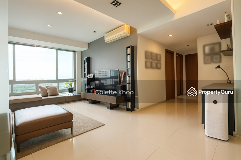 Living area + hallway 