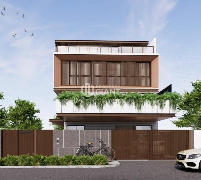 For Sale - ❤️GIANT⚡️4 Levels Semi D! Home lift with Pools Mezzanine and Attic D19