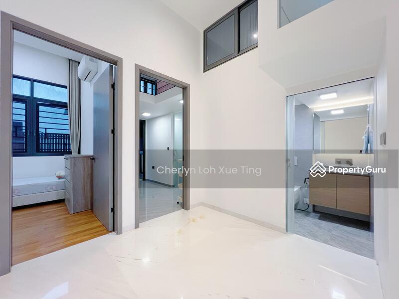 Common bath + 2 ensuite bedroom level 1