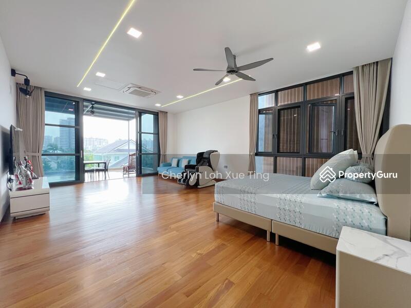 Ensuite MBR w/ balcony, walk in wardrobe