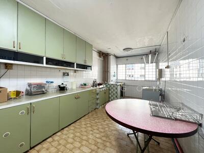 For Sale - Cheap Spacious 4 Room HDB at Bukit Batok