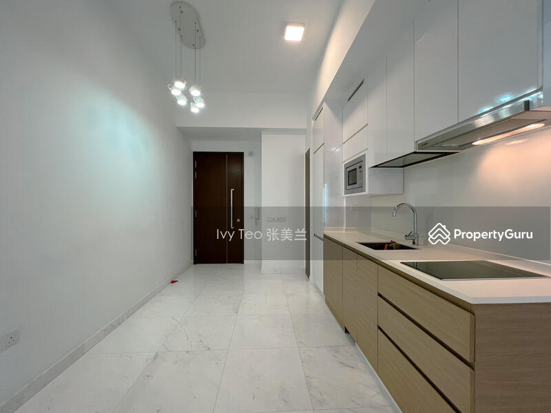 Kitchenet & Main Entance