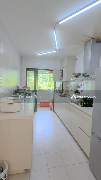 Kitchen/Service Yard