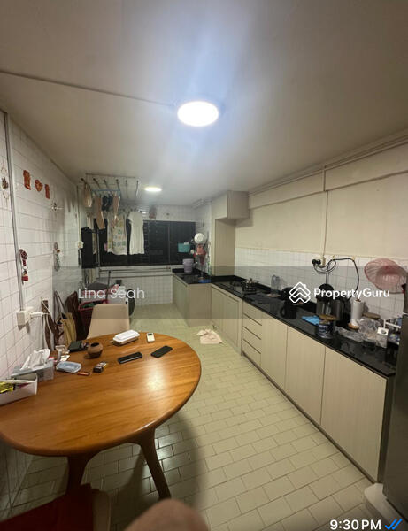 Kitchen dining area