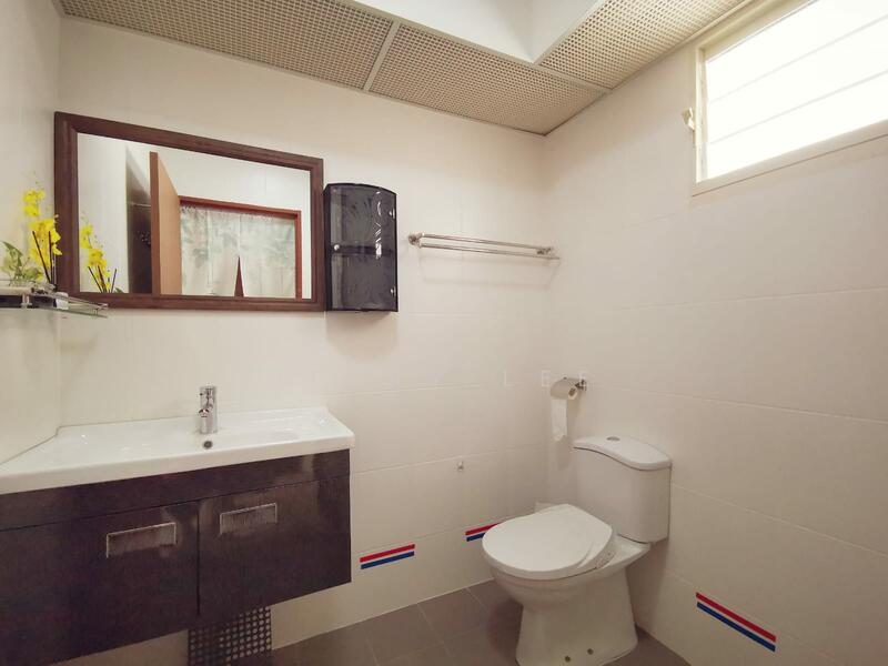 194B Bukit Batok West Avenue 6, 194B Bukit Batok West Avenue 6, Dairy Farm / Bukit Panjang / Choa Chu Kang, 2 Bedrooms, 732 sqft, HDB Flat For Rent, by Jerry Lee, 60125207 - Bathroom - PropertyGuru.com.sg
