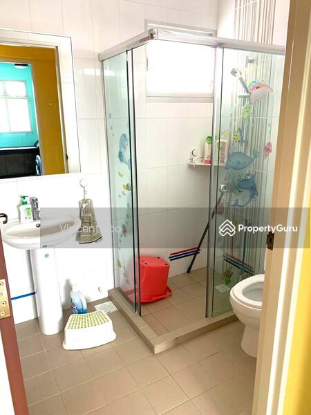 Common Bathroom 