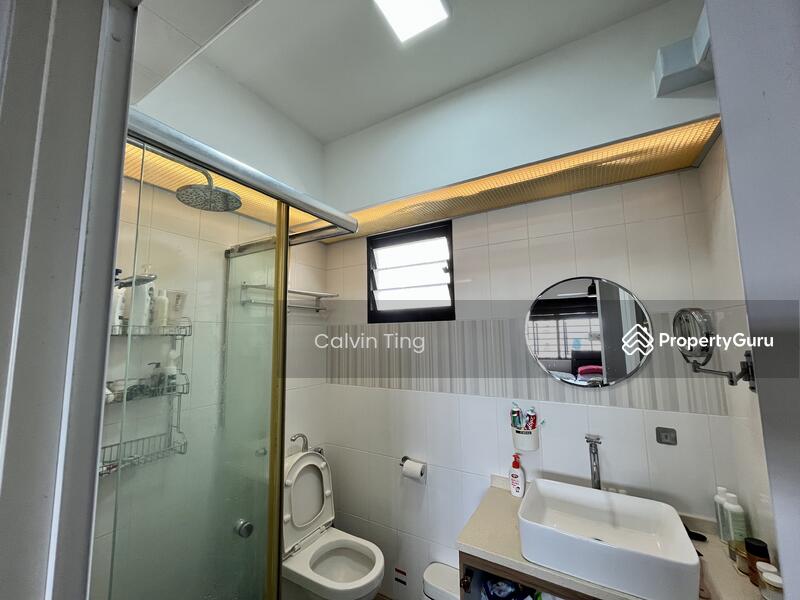 Master room toilet 