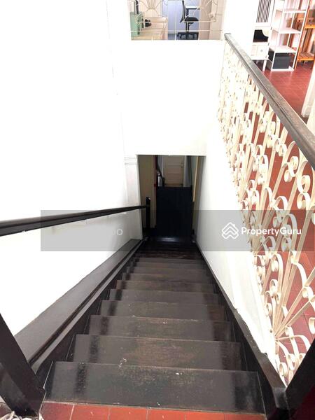 staircase to groundfloor 