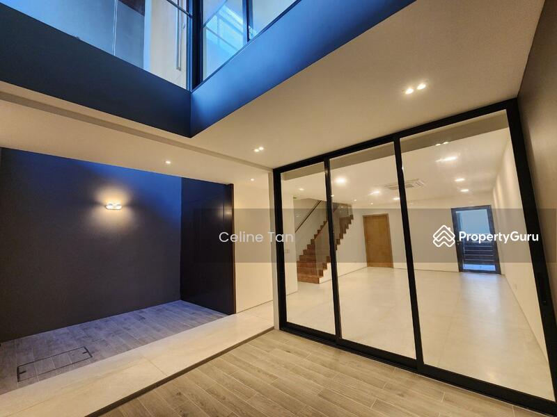 Basement with air well 