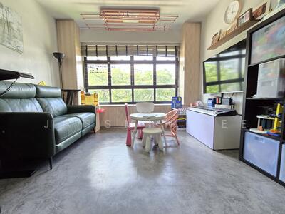 For Sale - 606B Tampines Street 61