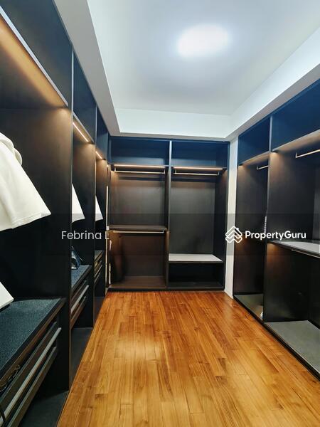 Huge Master room walk-in wardrobe