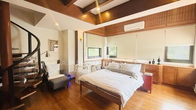 For Sale - Cheap! Renovated Semi-D @Jalan Bahasa! Walk to Botanical Gardens MRT!