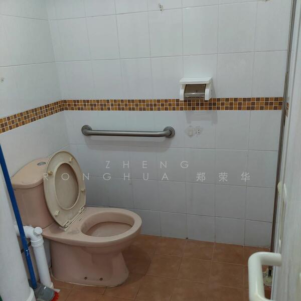 708 Clementi West Street 2, 708 Clementi West Street 2, Room Rental, 120 sqft, HDB Flat For Rent, by Zheng Ronghua 郑荣华, 60126820 - Bathroom - PropertyGuru.com.sg