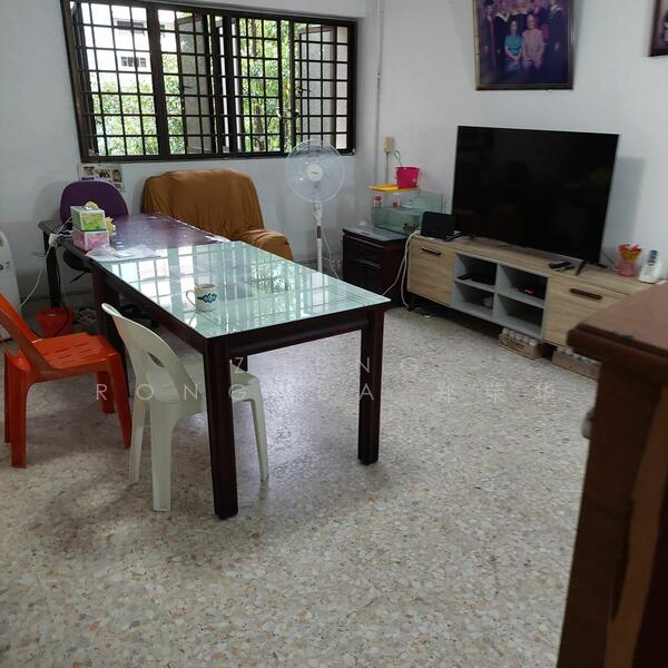 708 Clementi West Street 2, 708 Clementi West Street 2, Room Rental, 120 sqft, HDB Flat For Rent, by Zheng Ronghua 郑荣华, 60126820 - Living Room - PropertyGuru.com.sg