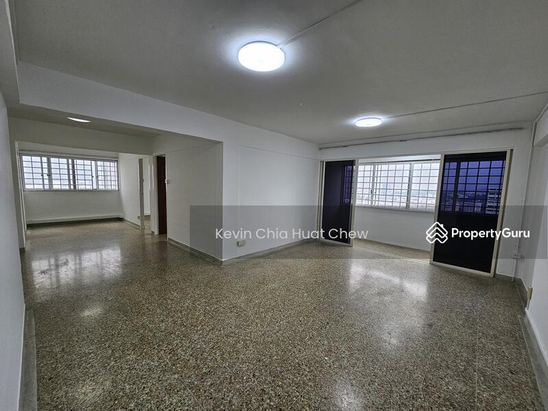 Living & dining room with balcony