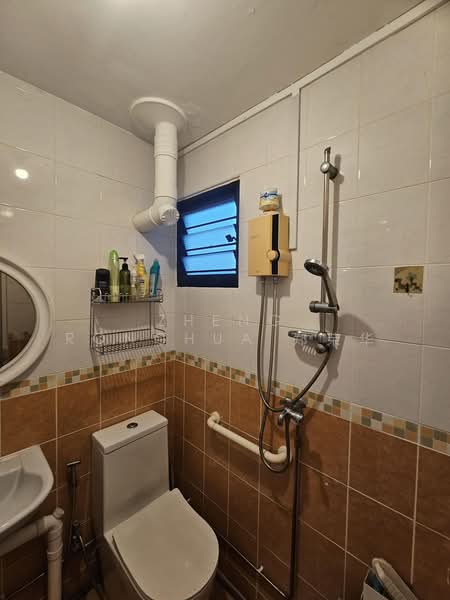 716 Clementi West Street 2, 716 Clementi West Street 2, Room Rental, 150 sqft, HDB Flat For Rent, by Zheng Ronghua 郑荣华, 60126835 - Bathroom - PropertyGuru.com.sg