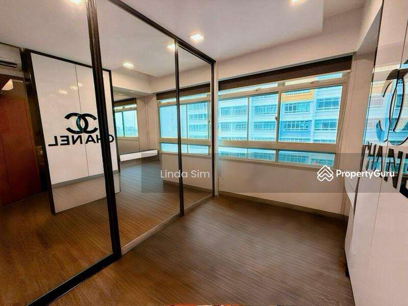 Walk in wardrobe/ Children's room