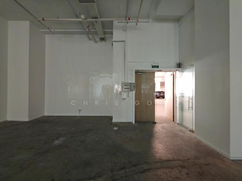 Ramp up industrial office store in Pasir Panjang, Alexandra / Commonwealth, 1,705 sqft, Light Industrial (B1) For Rent, by Chris Goh, 60127180 - CommercialGuru.com.sg