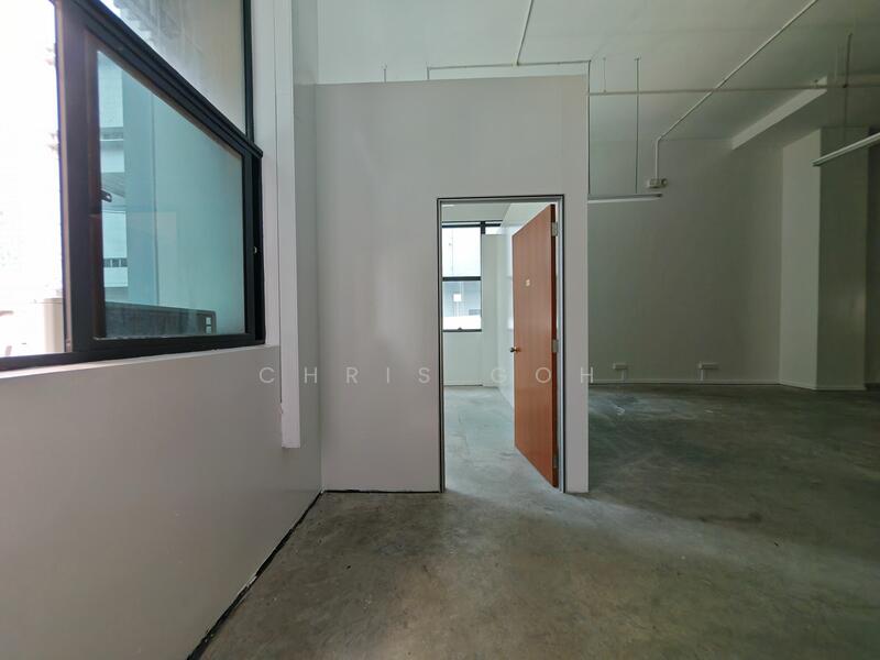 Ramp up industrial office store in Pasir Panjang, Alexandra / Commonwealth, 1,705 sqft, Light Industrial (B1) For Rent, by Chris Goh, 60127180 - CommercialGuru.com.sg